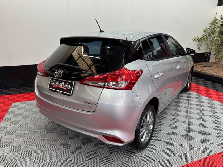 TOYOTA - YARIS - 2020/2020 - Prata - R$ 82.000,00