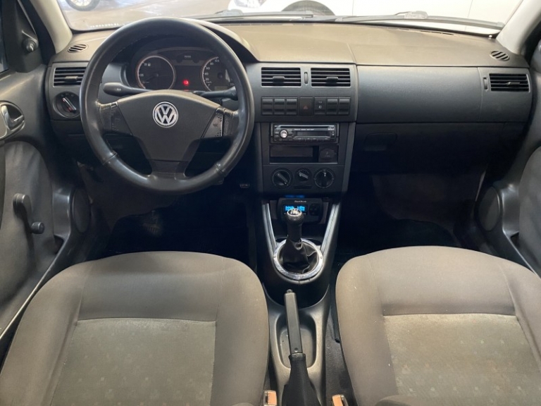 VOLKSWAGEN - SAVEIRO - 2002/2003 - Branca - R$ 33.500,00