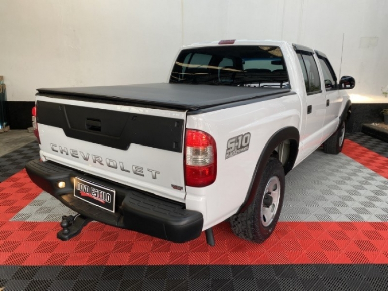 CHEVROLET - S10 - 2011/2011 - Branca - R$ 61.000,00