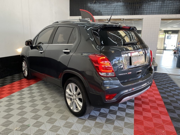 CHEVROLET - TRACKER - 2018/2018 - Cinza - R$ 94.000,00