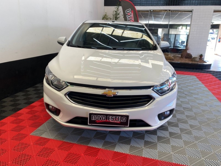 CHEVROLET - ONIX - 2016/2017 - Branca - R$ 62.000,00