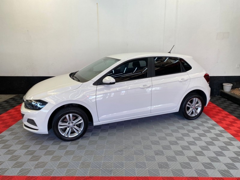 VOLKSWAGEN - POLO - 2019/2020 - Branca - R$ 78.000,00