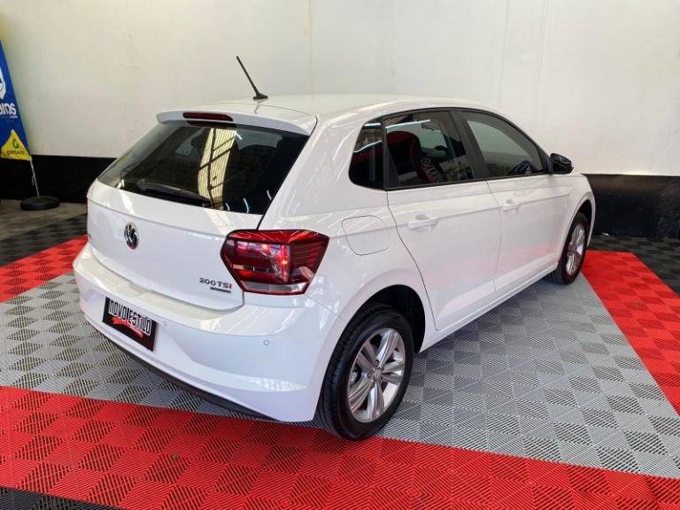 VOLKSWAGEN - POLO - 2019/2020 - Branca - R$ 78.000,00