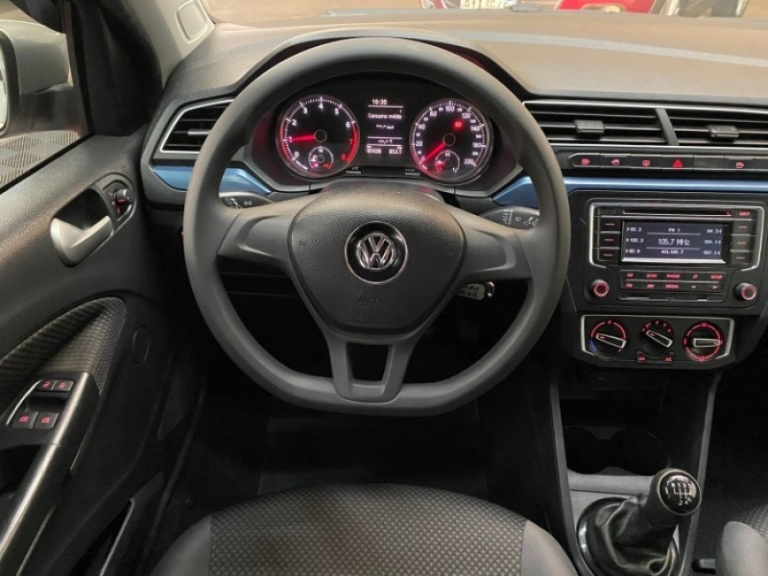 VOLKSWAGEN - VOYAGE - 2016/2017 - Prata - R$ 49.900,00