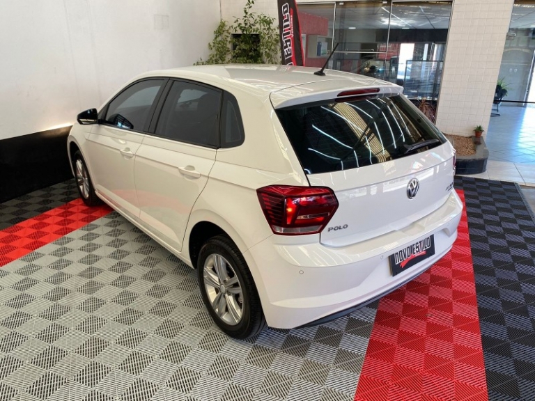 VOLKSWAGEN - POLO - 2019/2020 - Branca - R$ 78.000,00