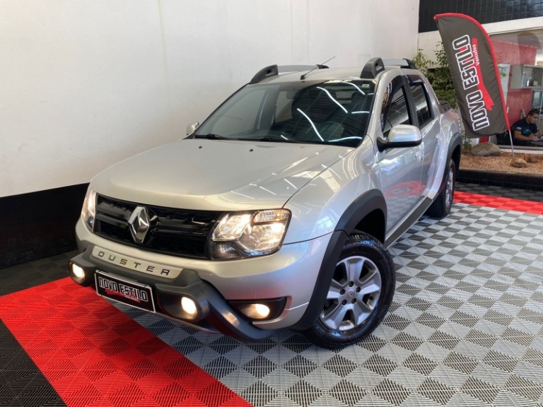 RENAULT - OROCH - 2018/2019 - Prata - R$ 75.900,00