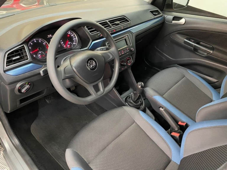 VOLKSWAGEN - VOYAGE - 2016/2017 - Prata - R$ 49.900,00