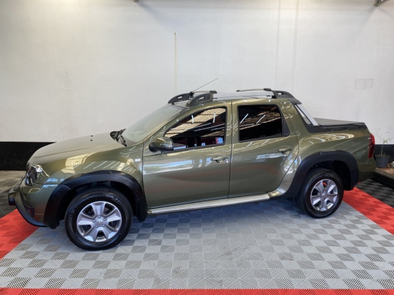 RENAULT - DUSTER OROCH - 2016/2017 - Verde - R$ 75.000,00