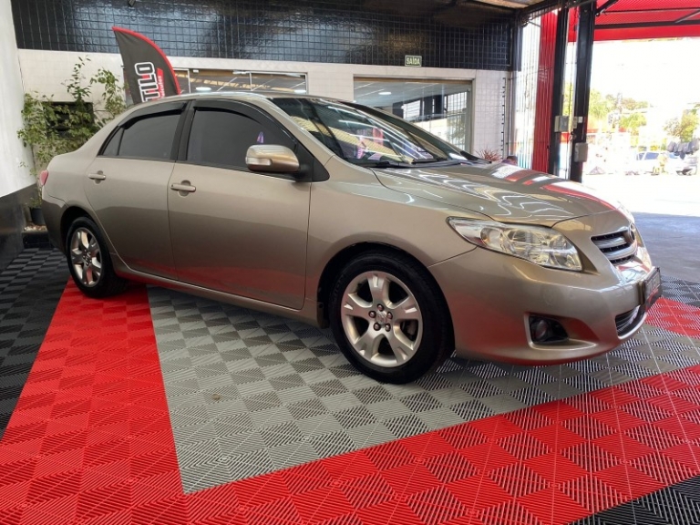 TOYOTA - COROLLA - 2008/2009 - Bege - R$ 52.000,00