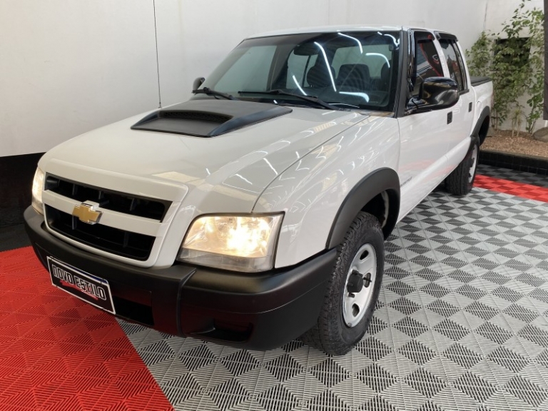 CHEVROLET - S10 - 2011/2011 - Branca - R$ 61.000,00