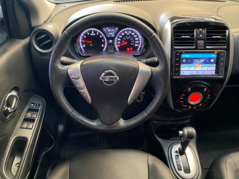 NISSAN - VERSA - 2018/2018 - Branca - R$ 64.000,00