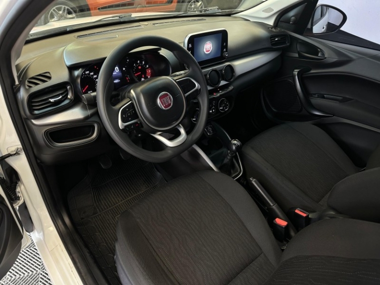 FIAT - CRONOS - 2018/2019 - Branca - R$ 63.900,00