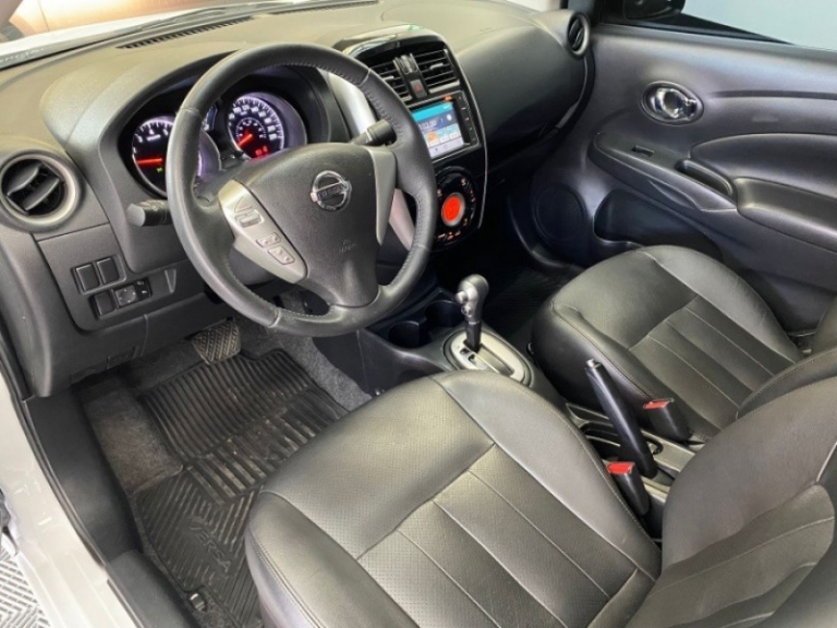 NISSAN - VERSA - 2018/2018 - Branca - R$ 64.000,00