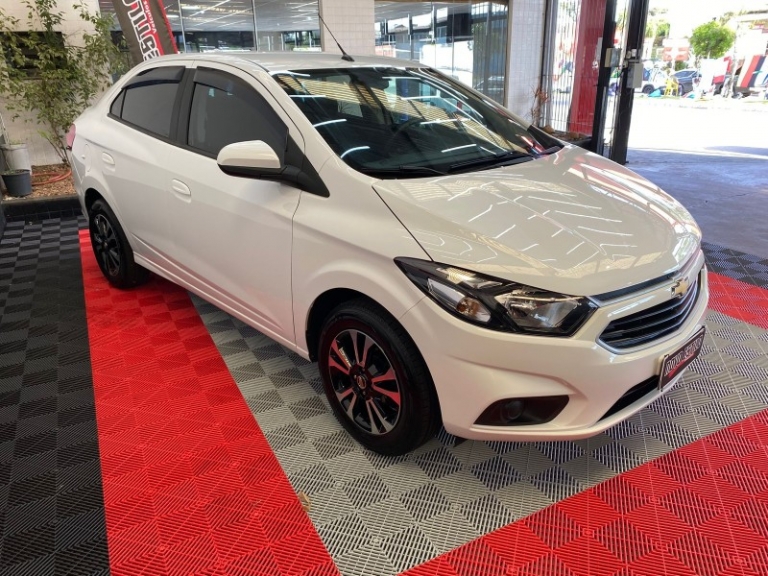 CHEVROLET - PRISMA - 2017/2018 - Branca - R$ 61.000,00