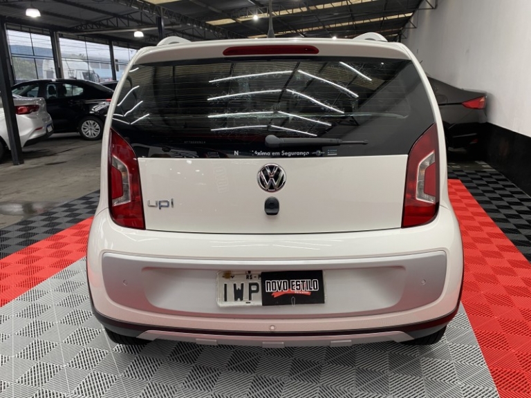 VOLKSWAGEN - UP - 2015/2015 - Branca - R$ 47.000,00