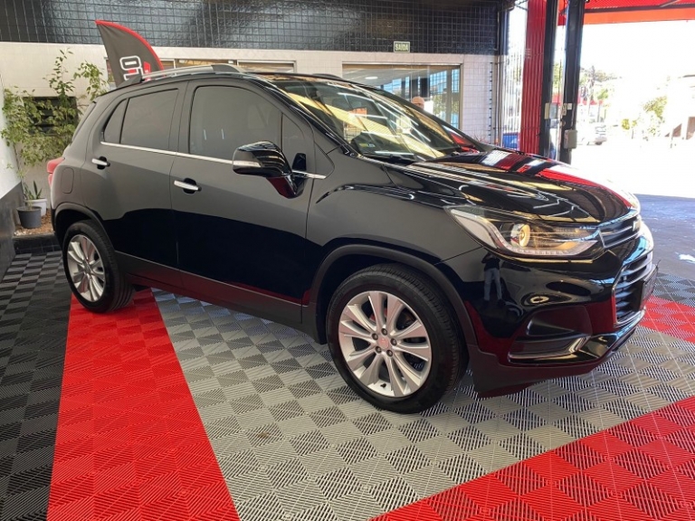 CHEVROLET - TRACKER - 2017/2018 - Preta - R$ 95.000,00