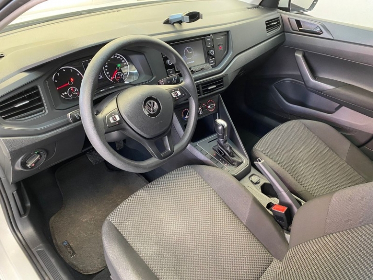 VOLKSWAGEN - POLO - 2019/2020 - Branca - R$ 78.000,00