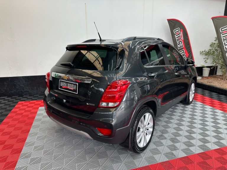 CHEVROLET - TRACKER - 2018/2018 - Cinza - R$ 92.000,00