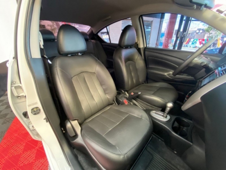 NISSAN - VERSA - 2018/2018 - Branca - R$ 64.000,00