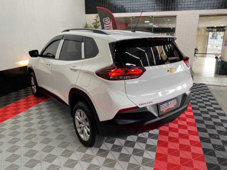 CHEVROLET - TRACKER - 2022/2023 - Branca - R$ 105.000,00