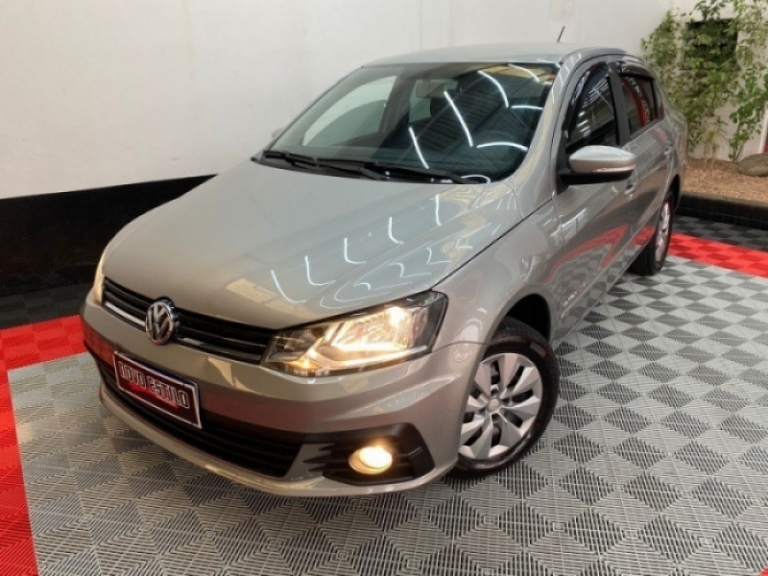 VOLKSWAGEN - VOYAGE - 2016/2017 - Prata - R$ 49.900,00