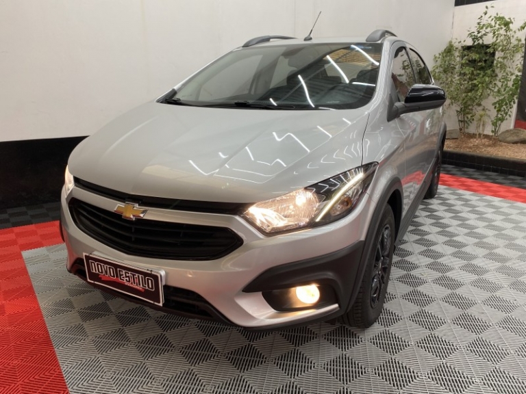 CHEVROLET - ONIX - 2019/2019 - Prata - R$ 69.000,00