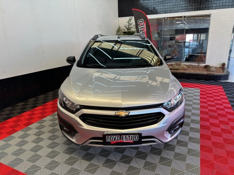 CHEVROLET - ONIX - 2018/2019 - Prata - R$ 67.000,00