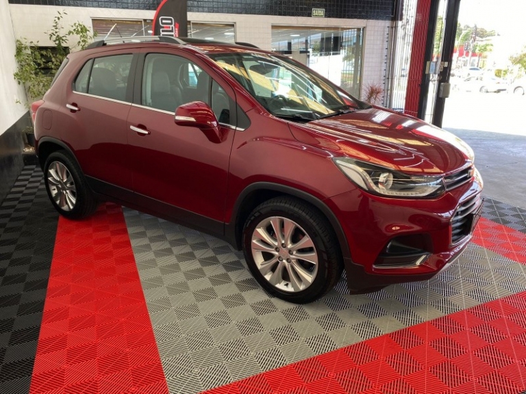 CHEVROLET - TRACKER - 2018/2019 - Vermelha - R$ 95.000,00