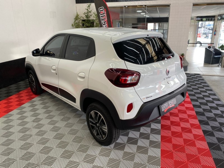 RENAULT - KWID - 2023/2024 - Branca - R$ 63.000,00