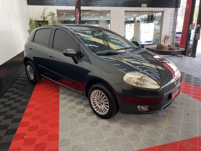 FIAT - PUNTO - 2009/2010 - Cinza - R$ 32.000,00