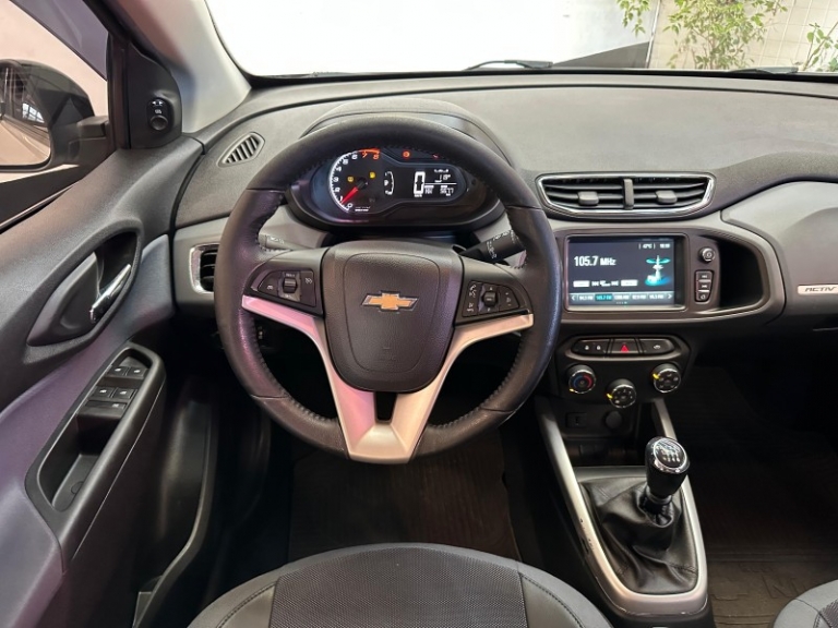 CHEVROLET - ONIX - 2018/2019 - Prata - R$ 67.000,00