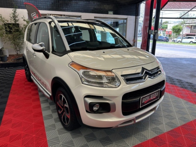 CITROËN - AIRCROSS - 2012/2013 - Branca - R$ 42.000,00