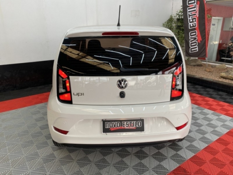 VOLKSWAGEN - UP - 2018/2019 - Branca - R$ 49.900,00