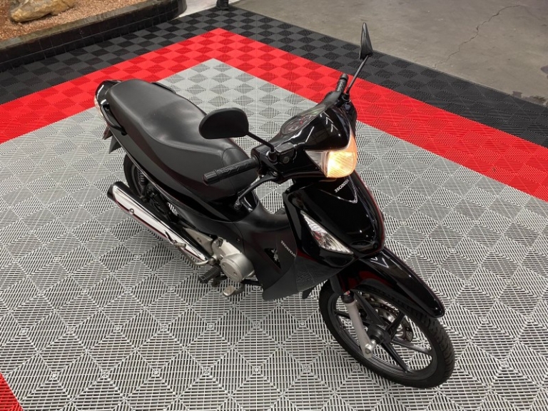 HONDA - BIZ 125 - 2006/2006 - Preta - R$ 9.500,00