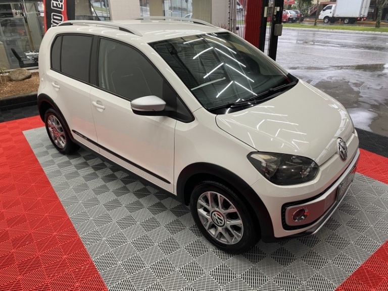 VOLKSWAGEN - UP - 2015/2015 - Branca - R$ 47.000,00