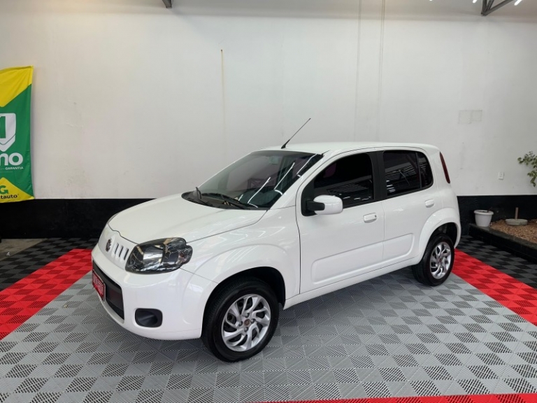 FIAT - UNO - 2015/2016 - Branca - R$ 38.000,00