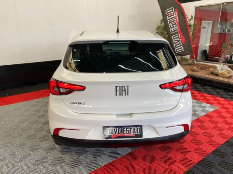 FIAT - ARGO - 2018/2019 - Branca - R$ 54.000,00