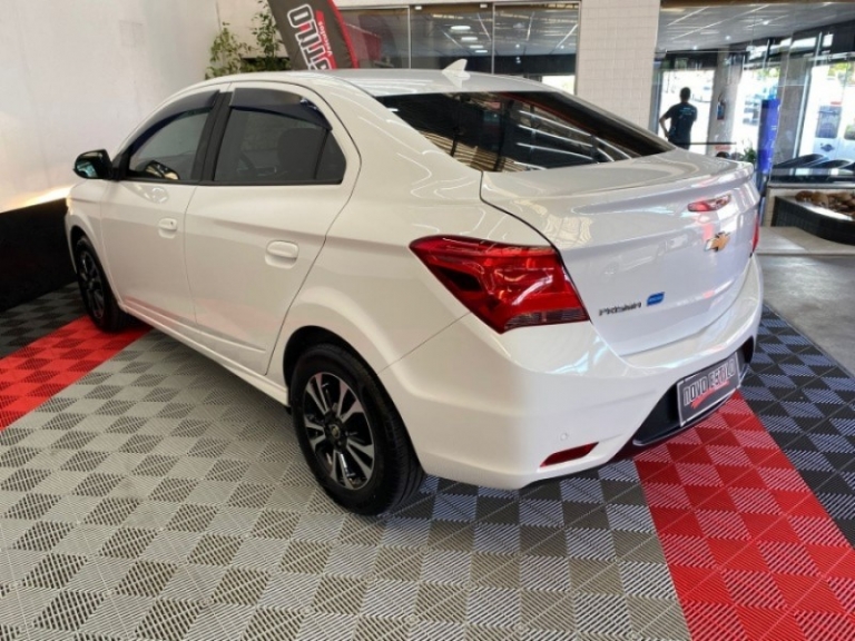 CHEVROLET - PRISMA - 2017/2018 - Branca - R$ 61.000,00