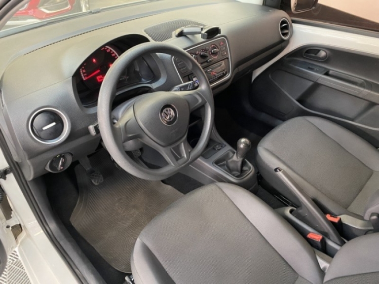 VOLKSWAGEN - UP - 2018/2019 - Branca - R$ 49.900,00