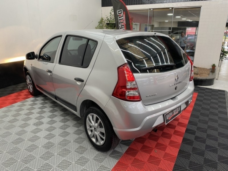 RENAULT - SANDERO - 2012/2012 - Prata - R$ 33.000,00