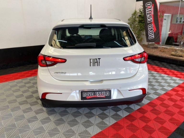 FIAT - ARGO - 2017/2018 - Branca - R$ 54.000,00