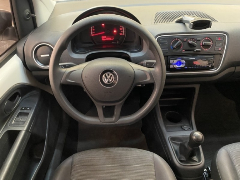 VOLKSWAGEN - UP - 2018/2019 - Branca - R$ 49.900,00