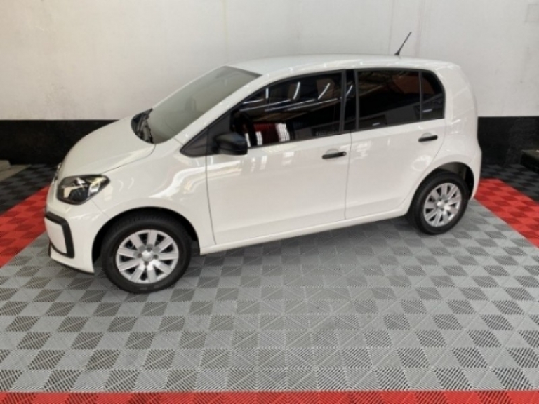 VOLKSWAGEN - UP - 2018/2019 - Branca - R$ 49.900,00