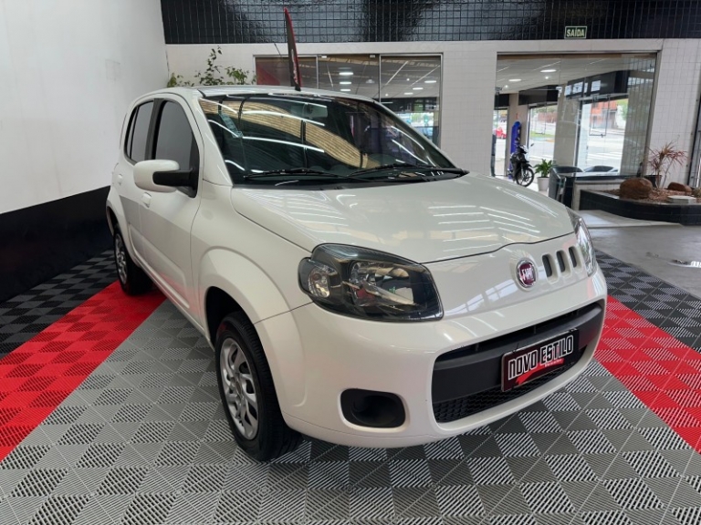 FIAT - UNO - 2015/2016 - Branca - R$ 38.000,00