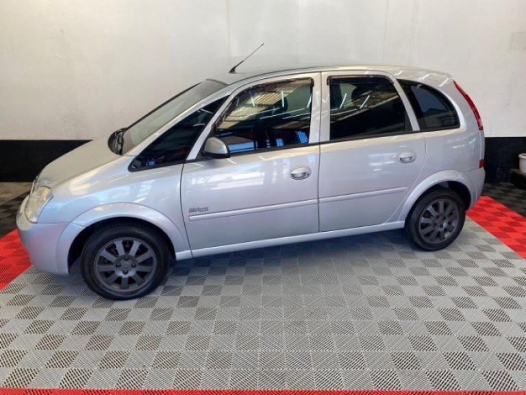 CHEVROLET - MERIVA - 2005/2005 - Prata - R$ 26.000,00