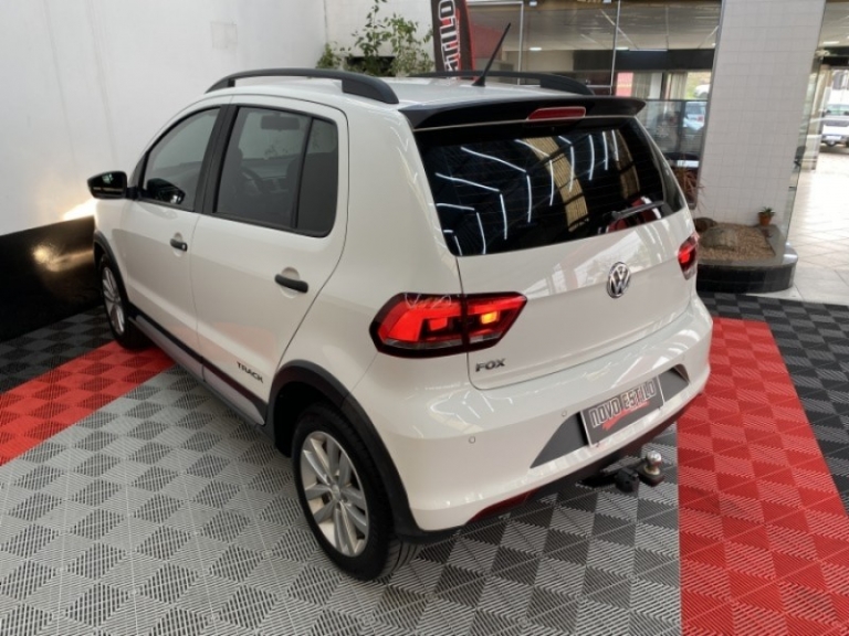 VOLKSWAGEN - FOX - 2016/2017 - Branca - R$ 57.000,00