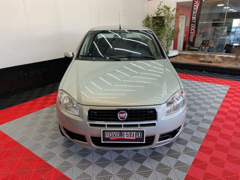 FIAT - SIENA - 2009/2010 - Verde - R$ 26.000,00