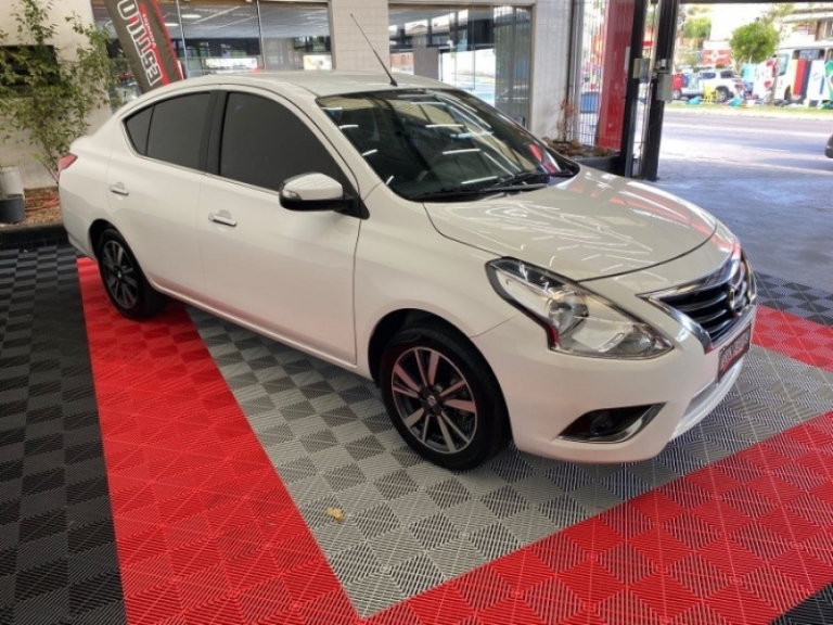 NISSAN - VERSA - 2018/2018 - Branca - R$ 64.000,00